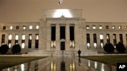 Para pejabat Bank Sentral AS atau Federal Reserve mengadakan pertemuan 2 hari untuk membahas langkah-langkah guna mendorong ekonomi AS (foto: dok). 