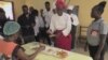 Cameroun : des élèves apprennent à fabriquer de la viande à base de plantes