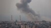 Dim kulja iznad zgrada u Pojasu Gaze posle izraelskog bombardovanja (Foto: AFP/Said Khatib)