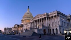 Со гласање 49-50, Сенатот не го одобри двопартискиот пакет вреден 118 милијарди долари што ќе ги заостри законите за имиграција, ќе ѝ помогне на Украина да се бори против руската инвазија и ќе го зајакне Израел во војната со Хамас