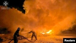 Фото 26 вересня 2023 року - Росія ударила дронами по порту на річці Дунай, Одеська область. (Служба надзвичайних ситуацій через Reuters)