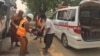 စစ်ကိုင်းတိုင်း ရွှေဘိုမြို့အထွက် တံတားပေါ်နဲ့ မူးဘောင်ပေါ်မှာ ဗုံးပေါက်ကွဲအပြီး ဒဏ်ရာရသူများကိုတွေ့ရစဉ် (မတ် ၂၈၊ ၂၀၂၃)