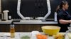 ILUSTRASI - Bot Chef yang dirancang untuk membantu tugas memasak, dipamerkan di stan Samsung pada acara teknologi CES di Las Vegas, 7 Januari 2020. (AP / John Locher)