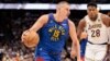 Centar Denvera Nikola Jokić u duelu sa košarkašem Lejkersa Ruijem Hačimurom (Foto: Reuters/Andrew Wevers-USA TODAY Sports)