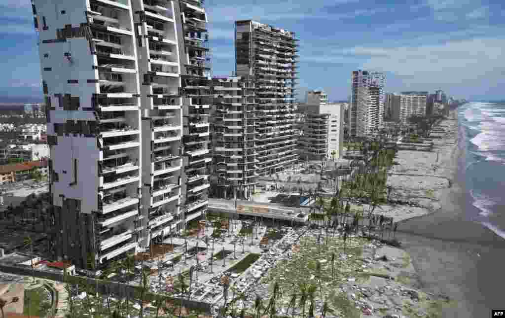 Aerial view of damages caused by the passage of Hurricane Otis in Acapulco, Guerrero State, Mexico, Oct. 28, 2023.&nbsp;The death toll from an extraordinarily powerful hurricane that blasted the Mexican resort city of Acapulco rose to 39, the government said.