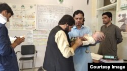 
له وي او اې ډيوه سره په خبرو کې کمشنر ږوب سعيد احمد عمراني وويل، چې د روغتيايي چارواکو د زيار او هڅو په نتيجه کې اوس د پوليو کار د پخوا په پرتله ډېر ښه شوی دی. "په پښتنه قبايلي ټولنه کې اوس د خلکو ذهينيت تغير کړی، چې دا لويه لاسته راوړنه ده."
