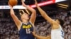 Duel Nikole Jokića i Karla Entonija Taunsa (Foto: Bruce Kluckhohn-USA TODAY Sports)