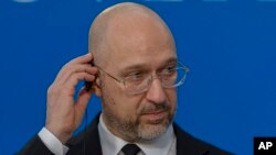 Український прем’єр-міністр Денис Шмигаль каже, що Київ надзвичайно вдячний Польщі та іншим країнам за допомогу в час війни, але підкреслює, що Україна буде оскаржувати порушення узгоджених правил торгівлі.