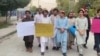 پیښور کې د افغان کډوالو په ملاتړ د محصلينو لاريون
