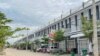 បុរី​ឡេង ណាវ៉ាត្រា បាន​ជូន​ដំណឹង​ទៅ​អតិថិជន​របស់​ខ្លួនថា អតិថិជន​អាច​សម្រេច​យក​ដីជំនួយ​ឱ្យ​ផ្ទះ ដែល​សង់​មិន​ទាន់រួច​។(FACEBOOK/LENG NAVATRA)