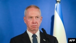 Menteri Pertahanan Israel Yoav Gallant menyampaikan pernyataan dalam konferensi pers di Tel Aviv, pada 9 Maret 2023. (Foto: AFP/Gil Cohen-Magen)