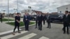 Aljbin Kurti, Nenad Rašić, Tomaš Sunjog i Kristen Stec obilaze Suvi Do (Foto: VOA)