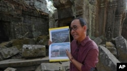 ທ່ານ ລອງ ໂຄແຊລ, ໂຄສົກຂອງ APSARA ຊຶ່ງເປັນສຳນັກງານທີ່ກຳກັບນຳ ວັດອັງກໍ ສະຖານໂບຮານນະຄະດີຂອງກຳປູເຈຍ, ລົມກັບອົງການຂ່າວ ເອພີ ຢູ່ພາຍໃນບໍລິເວນ ວັດອັງກໍ ໃນແຂວງ ຊຽມຣຽບ ຂອງກຳປິເຈຍCambodia, ວັນທີ 3 ເມສາ 2024. 