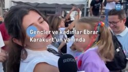 Gençler ve kadınlar Ebrar Karakurt'un yanında