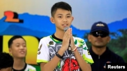 Kapten tim “Wild Boars” Duangpetch Promthep saat berbicara dalam konferensi pers di Chiang Rai, Thailand 18 Juli 2018. (foto: dok). 