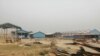 ရခိုငျပွညျနယျ၊ ပုံဏ်ဏားကြှနျးမွို့ စကျမှုဇုနျဘေးက ဒုက်ခသညျစခနျးကို ဖကြျသိမျးနပေုံ၊ ၂၀၂၃ ခုနှစ်၊ မတ်လ။ (ဓာတျပုံ−VOA မွနျမာဌာန)