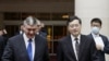 Wakil Menteri Luar Negeri Rusia Andrey Rudenko (kiri) dan Menteri Luar Negeri China Qin Gang berjalan bersama saat melangsungkan pertemuan di Beijing, China, pada 25 Juni 2023. (Foto: Handout/Ministry of Foreign Affairs of the People's Republic of China/AFP)