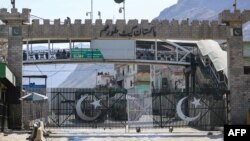 په پوله موجود يو پاکستاني چارواکي د نوم نه ښکاره کولو په شرط وي او اې ډیوه ته وويل، پوله د دواړو خواو څخه په بشپړ ډول تړلې پرته ده، هيڅ ډول تګ راتګ پرې نشته