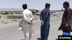 
په کوټه کې د بلوچستان او خېبر پښتونخوا تر مینځ پر لويه لار پوليو کارکوونکی نصیر احمد وي او اې ډیوه ته وویل چې دوی هغه ماشومانو ته د پولیو ضد وېکسين ورکوي چې په خپلو سیمو کې نه وي ورکول شوي