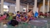 ရခိုင်ပြည်နယ် ပေါက်တောမြို့နယ်အတွင်း စစ်ကောင်စီနဲ့ ရခိုင်လက်နက်ကိုင် AA တပ်ဖွဲ့အကြား တိုက်ပွဲတွေကြောင့် နေရပ်စွန့်ခွာထွက်ပြေးလာကြသူများကို ယာယီစစ်ရှောင်စခန်းမှာတွေ့ရစဉ် (နိုဝင်ဘာ ၂၃၊ ၂၀၂၃)