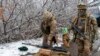 Tentara Ukraina di luar Kharkiv, Ukraina, Sabtu, 26 Februari 2022. Presiden Volodymyr Zelenskyy mengklaim bahwa pasukan Ukraina telah menangkis serangan Rusia dan bersumpah untuk terus berperang. (AP/Andrew Marienko )
