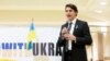 Perdana Menteri Kanada Justin Trudeau mengunjungi gereja milik komunitas Ukraina di Toronto, Kanada, untuk berbicara dengan komunitas tersebut mengenai invasi Rusia yang terus berlanjut, pada 4 Maret 2022. (Foto: Reuters/Carlos Osorio)