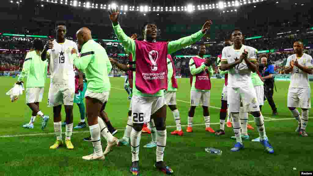 Jwe seleksyon Nasyonal Ghana yo selebre viktwa 3-2 yo ranpote sou Kore di Sid nan Gwoup H la nan Mondyal Foutbol Qatar la, 28 Nov. 2022.