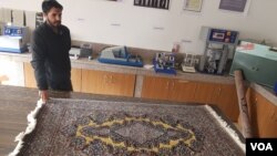 Hand-knotted Kashmiri carpets are inspected before getting a QR code label by IICT Srinagar in Kashmir. (Bilal Hussain/VOA)