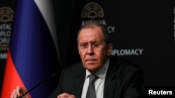 Menteri Luar Negeri Rusia Sergey Lavrov menghadiri konferensi pers di Antalya, Turki, pada 10 Maret 2022. (Reuters/Stringer)