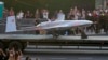 Sebuah drone Bayraktar buatan Turki terlihat saat latihan parade militer yang didedikasikan untuk Hari Kemerdekaan di Kyiv, Ukraina, 20 Agustus 2021. (Foto: AP)