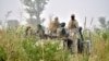 Une patrouille militaire nigérienne de l'opération « Faraouta Bouchia », qui lutte contre les bandes armées patrouille dans la région de Maradi, près de la frontière avec le Nigeria, le 2 novembre 2022.(Photo AFP)
