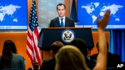 Ամերիկայի Միացյալ Նահանգների պետքարտուղարության մամուլի խոսնակ Մեթյու Միլերը ճեպազրույցի ժամանակ