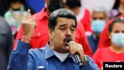 Presiden Venezueal Nicolas Maduro menyampaikan pidato dalam acara Hari Pemuda di Caracas, Venezuela, pada 12 Februari 2022. (Foto: Reuters/Leonardo Fernandez Viloria)