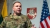 Генерал-лейтенант, колишній командувач Сухопутних сил США в Європі Бен Годжес. Архівне фото - на фото Бен Годжес виступає на зустрічі з міністром оборони Литви у Вільнюсі, Литва. Фото зроблене 1 березня 2017 року. AP/Міндаудас Кулбіс