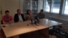 Učesnici tribine o ratu u Ukrajini i njegovom uticaju na Srbiju: Istoričar Milivoj Bešlin (levo), Ivo Visković, Vesna Rakić Vodinelić (moderatorka) i Ognjen Radonjić, u Beogradu, 12. maja 2022. (Foto: Fejsbuk stranica SSS)