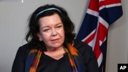 Ако го изгубиме она што беше еден од најголемите евроатлански успеси во надворешната политика на 1990-тите, многу други работи мислам дека ќе видиме како ќе почнат да се распаѓаат, рече Пирс