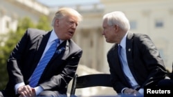 Donald Trump et Jeff Sessions, Washington, le 15 mai 2017. 