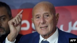 Le chef du comité politique du parti Al-Amal et leader du Front du salut national, Ahmed Nejib Chebbi, lors d'une conférence de presse à Tunis, le 29 janvier 2023.