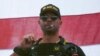 Pemimpin kelompok ekstremis sayap kanan Proud Boys Henry "Enrique" Tarrio mengenakan topi yang bertuliskan The War Boys dalam sebuah aksi di Portland, Oregon, pada 26 September 2020. (Foto: AP/Allison Dinner)