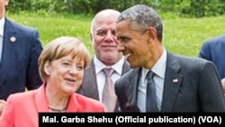 Angela Markel Shugabar Gwamnatin Jamus da Shugaban Amurka Obama a Taron G7, Munich, Yuni 8, 2015.
