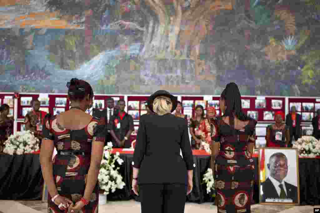 Secretary of State Hillary Clinton, center, pays her respects after signing the guest book for Ghana's late President John Atta Mills' funeral in Accra, Ghana, August 10, 2012.