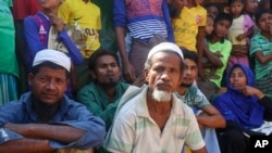 Bangladesh, Kamis (3/12), mulai mengalihkan beberapa ratus pengungsi Rohingya ke sebuah lokasi. (Photo: AP)