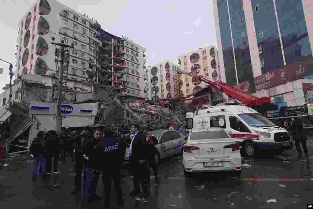  زلزلے کے جھٹکے شام اور ترکیہ سمیت لبنان، قبرص، یونان اور آرمینیا میں بھی محسوس کیے گئے۔