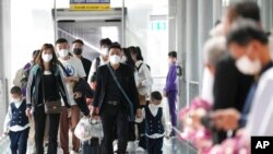 Chinese tourists arrive at Suvarnabhumi International Airport in Samut Prakarn province, Thailand, Jan. 9, 2023. 