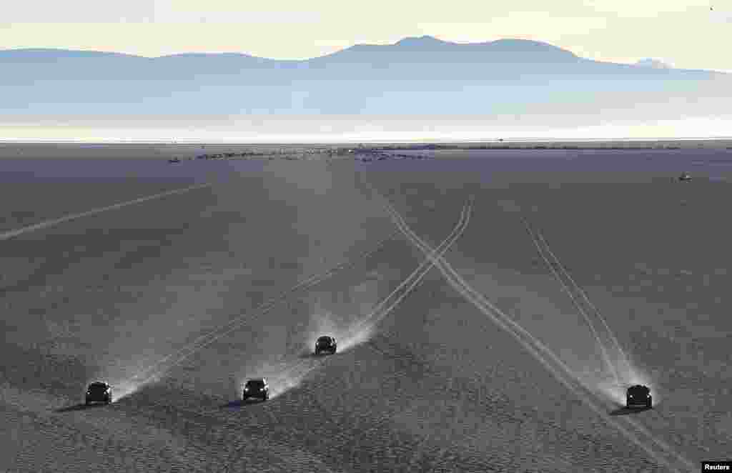 Competitors begin the 8th stage of the Dakar Rally 2015 on the Salar de Uyuni salt flat, from Uyuni, Bolivia, to Iquique, Chile, Jan. 11, 2015.