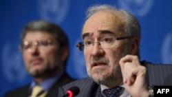 FILE - World Meteorological Organization (WMO) secretary-general Michel Jarraud (R) gestures during a press conference in Geneva, Nov. 28, 2012. 
