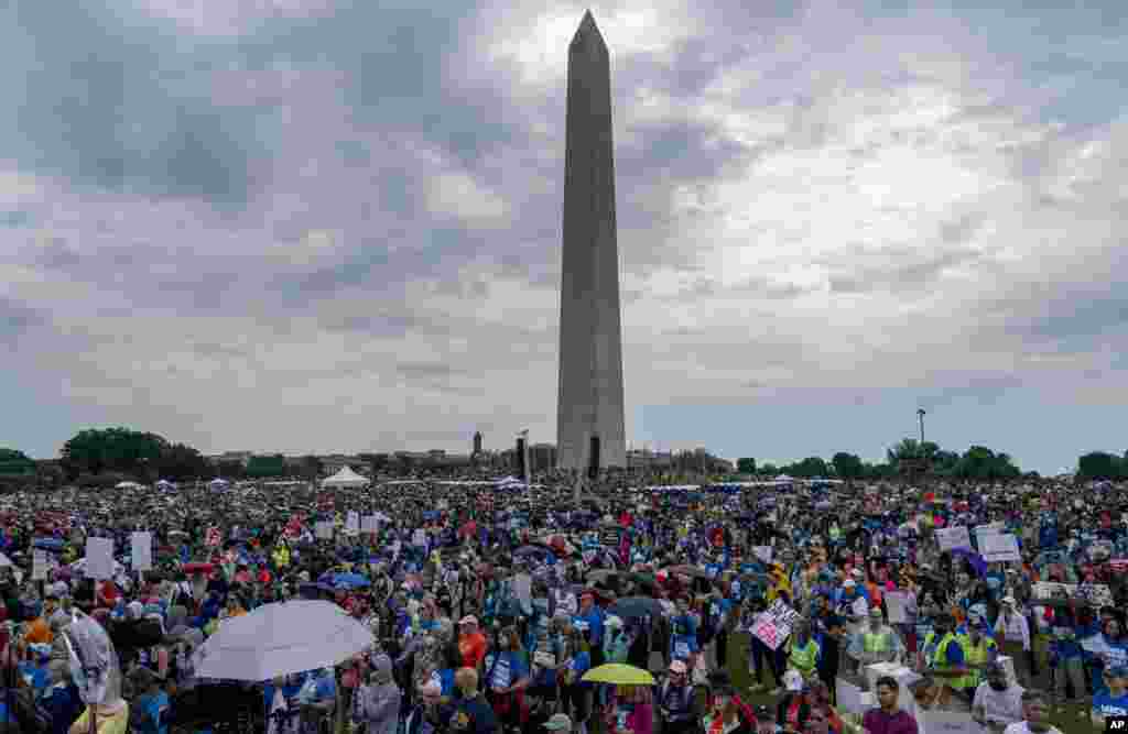 Maelfu ya watu wahudhuria mkutano wa kup[inga bunduki &#39;March for Our Lives&#39; mjini Washington, DC