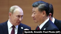 Ruski predsednik Vladimir Putin u razgovoru sa kineskim predsednikom Ši Đinpingom u Samarkandu, 16. septembra 2022.