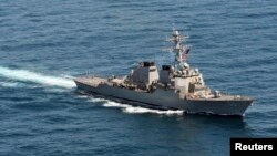 美国海军“麦凯恩号”导弹驱逐舰。（资料照片）