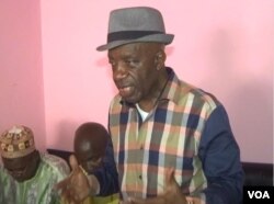 El Hadj Oumarou, Cameroon coordinator of the land freight transportation bureau, offers encouragement to stranded drivers in Garoua Boulay, March 19, 2019. (M.E. Kindzeka/VOA)